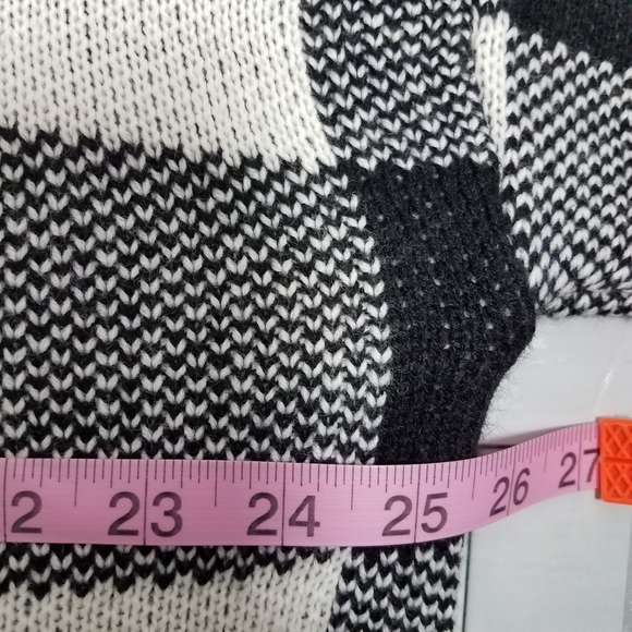 Listicle Black and White Sweater L Nwt - Picture 8 of 12